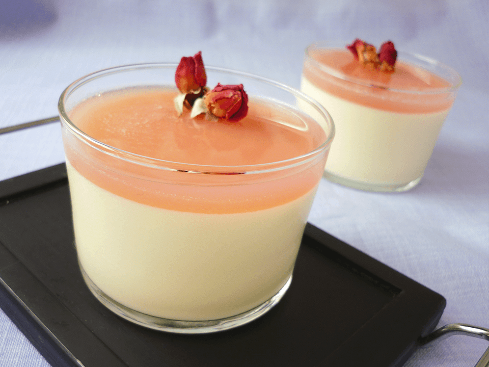 Panna Cotta de queso con infusión de rosas