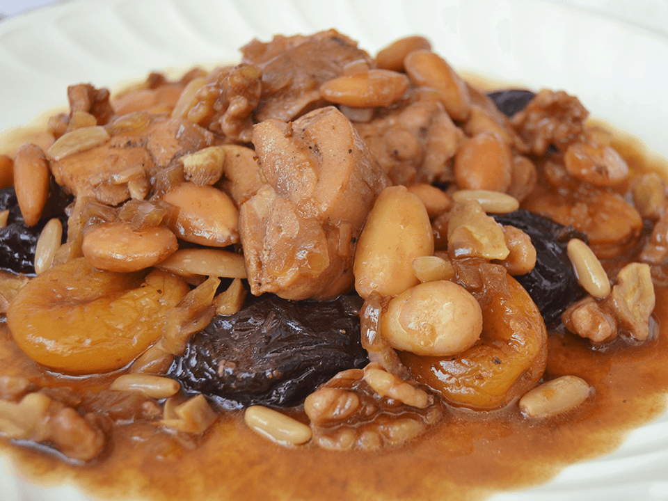 Pollo con orejones y frutos secos