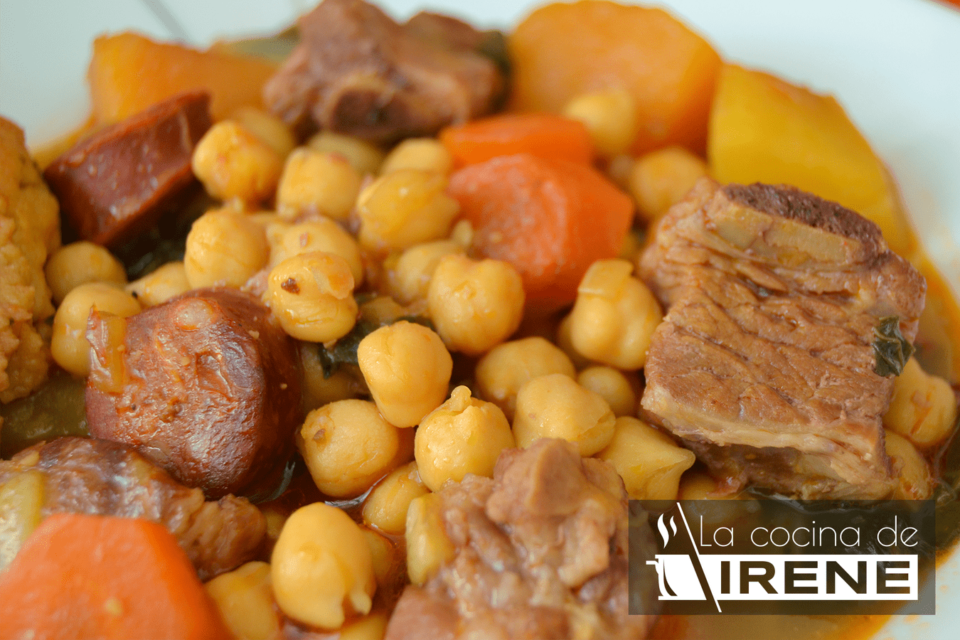 Potaje de garbanzos con panecillos