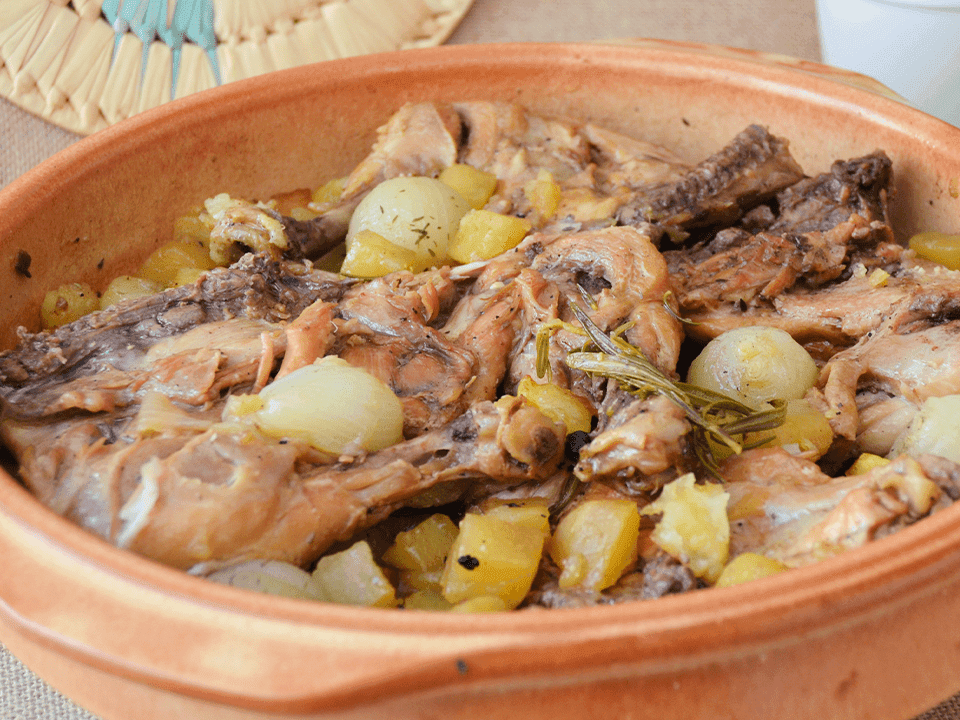 Contramuslos de pollo en perol de barro