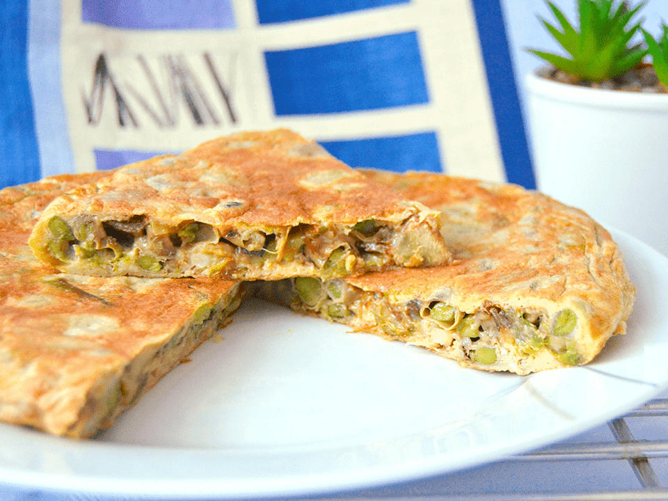 Tortilla de habas y alcachofas
