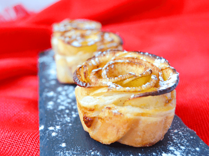Rosas de hojaldre y manzana
