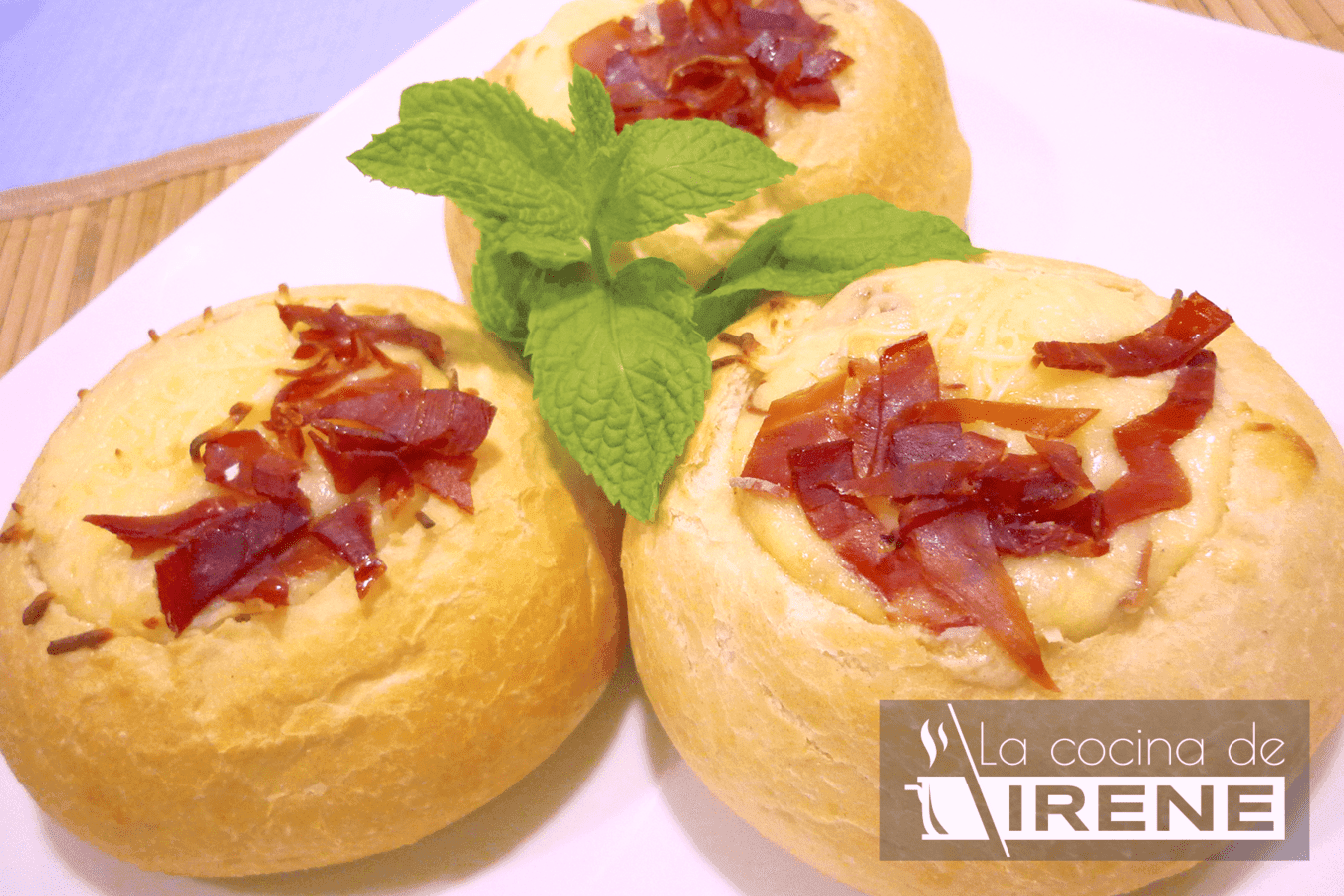 Bollitos de pan rellenos de atún y jamón