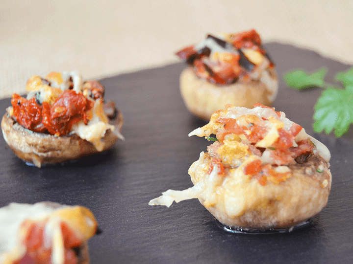 Champiñones rellenos de jamón ibérico y tomate seco