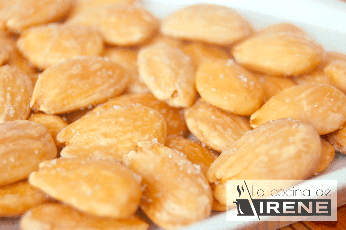 Almendras fritas con sal