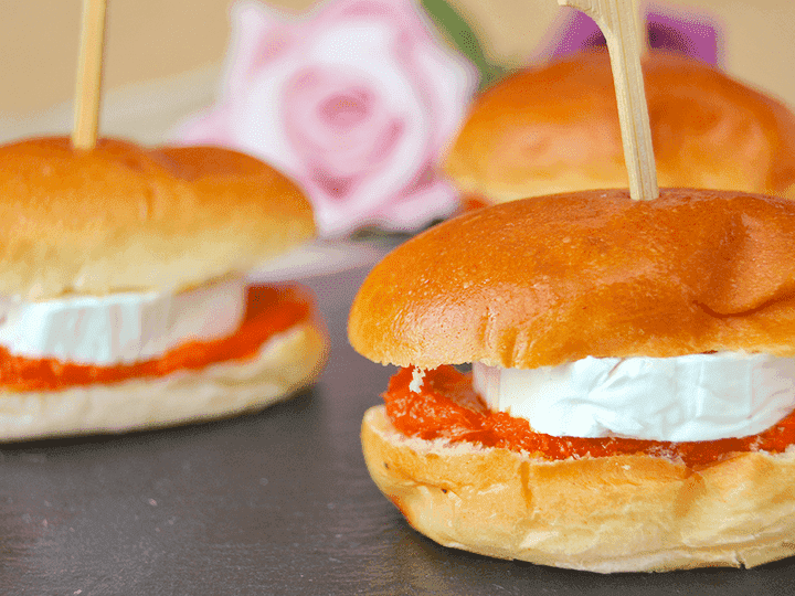 Medianoches rellenas de sobrasada y queso de cabra