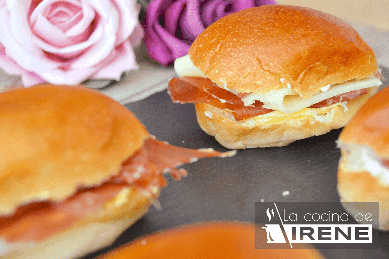 Medianoches rellenas de jamón serrano y queso