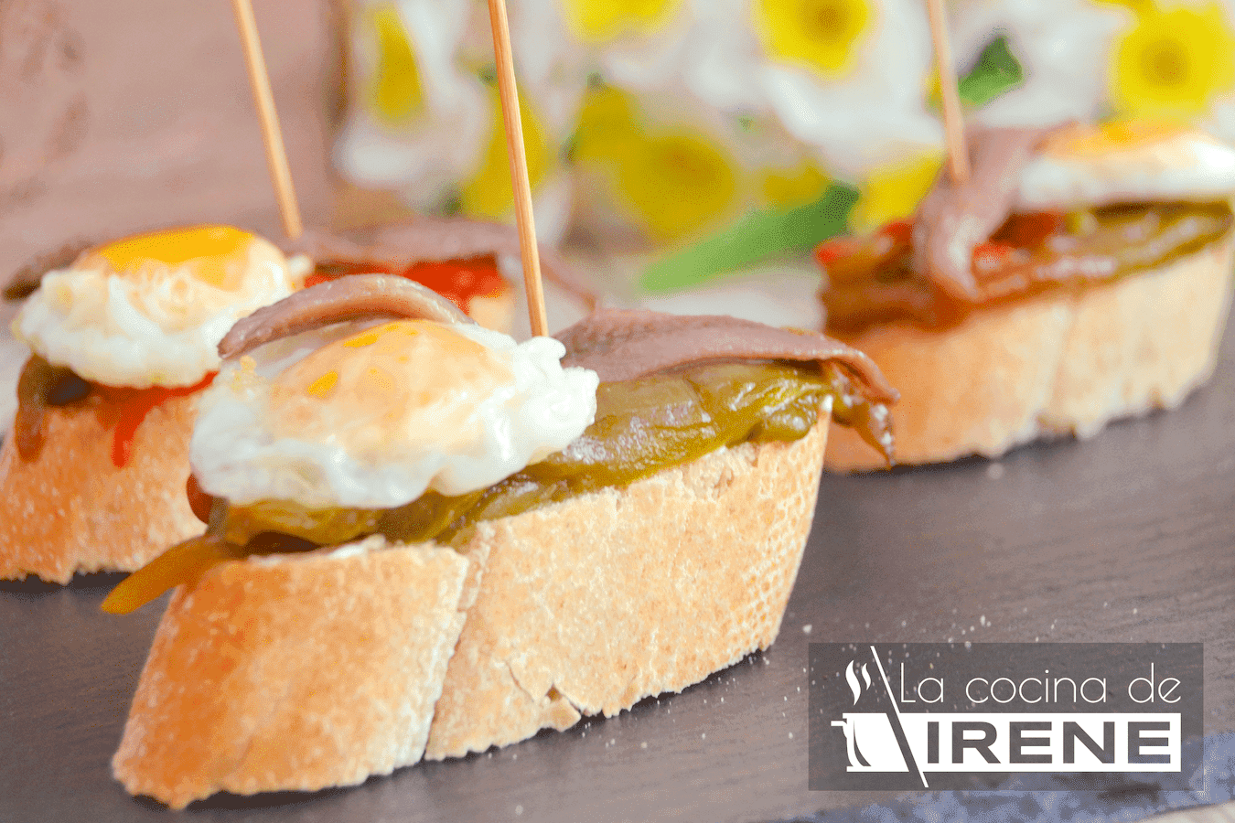 Pinchos de pimientos y huevo de codorniz