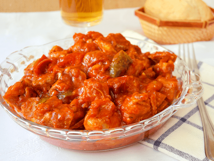 Magro con tomate y pimientos