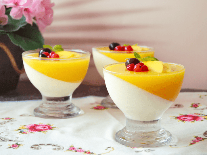 Panna cotta de queso y mango