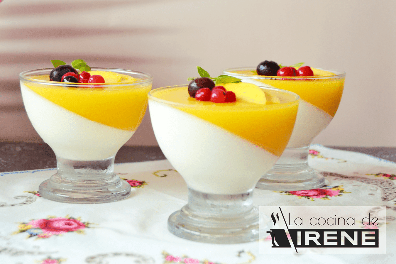 Panna cotta de queso y mango