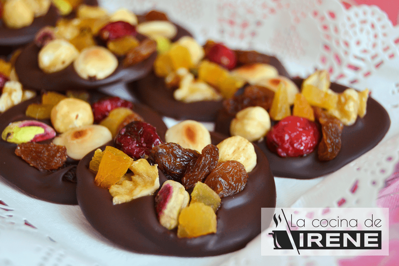 Discos de chocolate y frutos secos