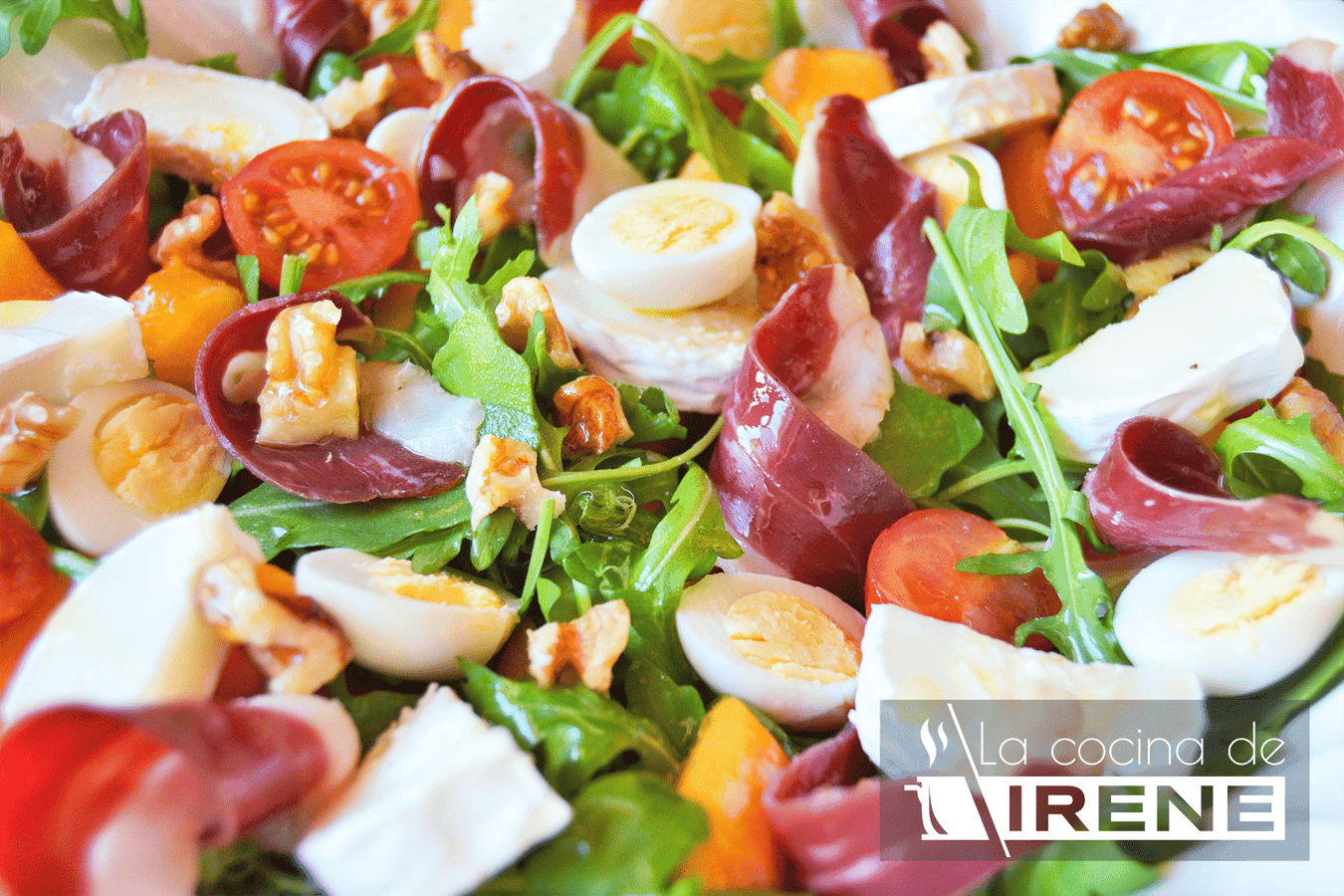 Ensalada de jamón de pato y huevos de codorniz