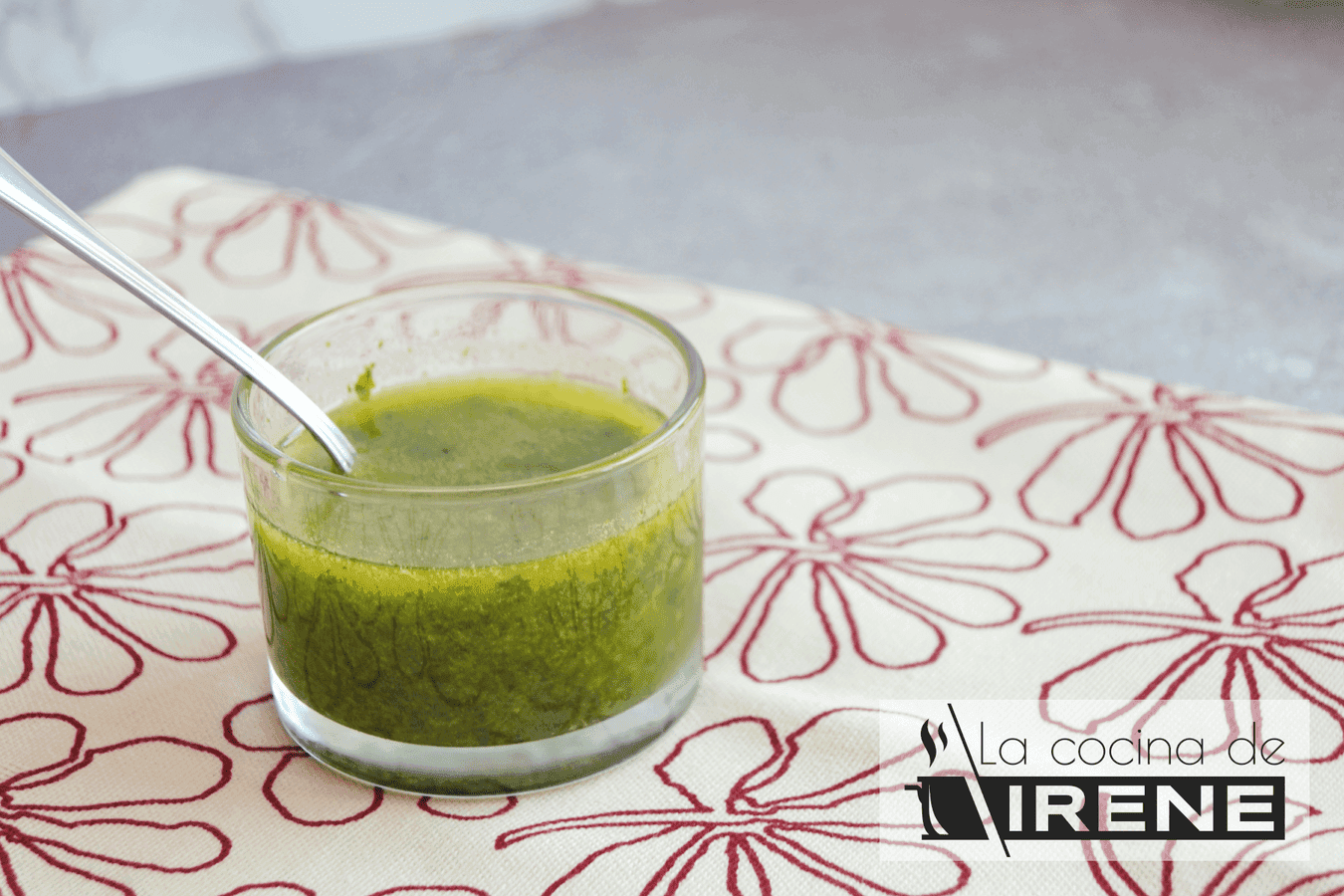 Salsa de aceite, ajo y perejil