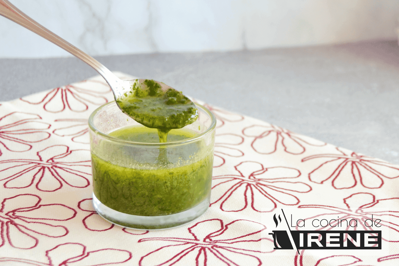 Salsa de aceite, ajo y perejil