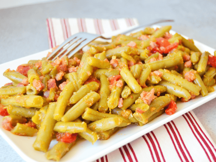 Judías verdes salteadas con bacon y pimiento