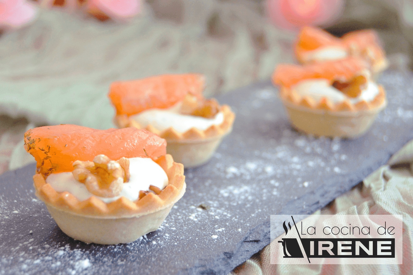 Mini tartaletas de salmón y crema de queso de cabra