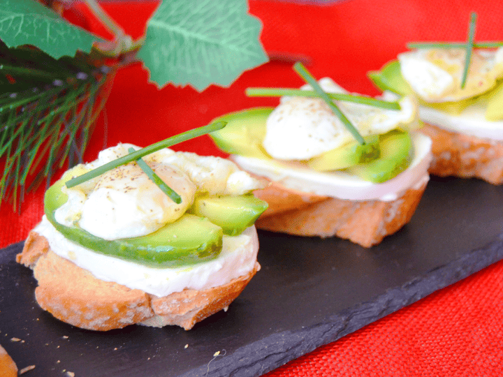 Pinchos de queso de cabra y aguacate