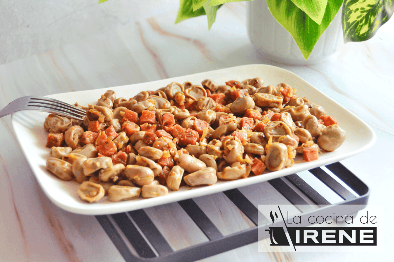 Habitas con jamón serrano