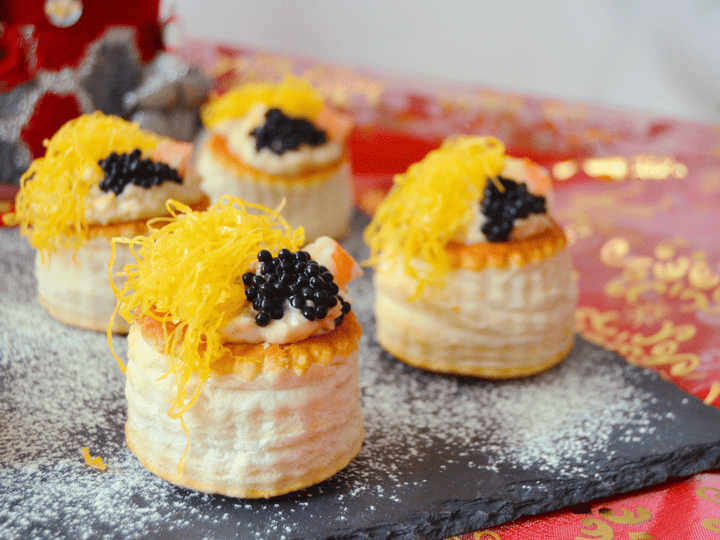 Mini volovanes rellenos de merluza y bechamel