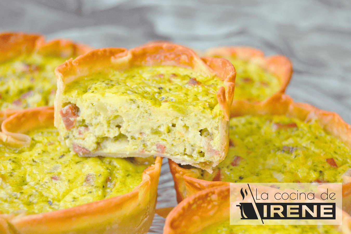 Mini quiches de brócoli, jamón serrano y queso
