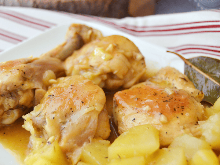 Pollo al ajillo con patatas