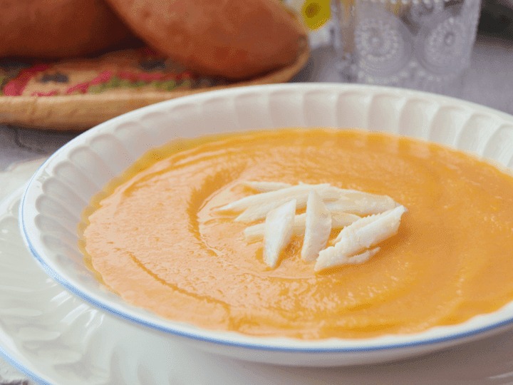 Crema de boniato, calabacín y merluza