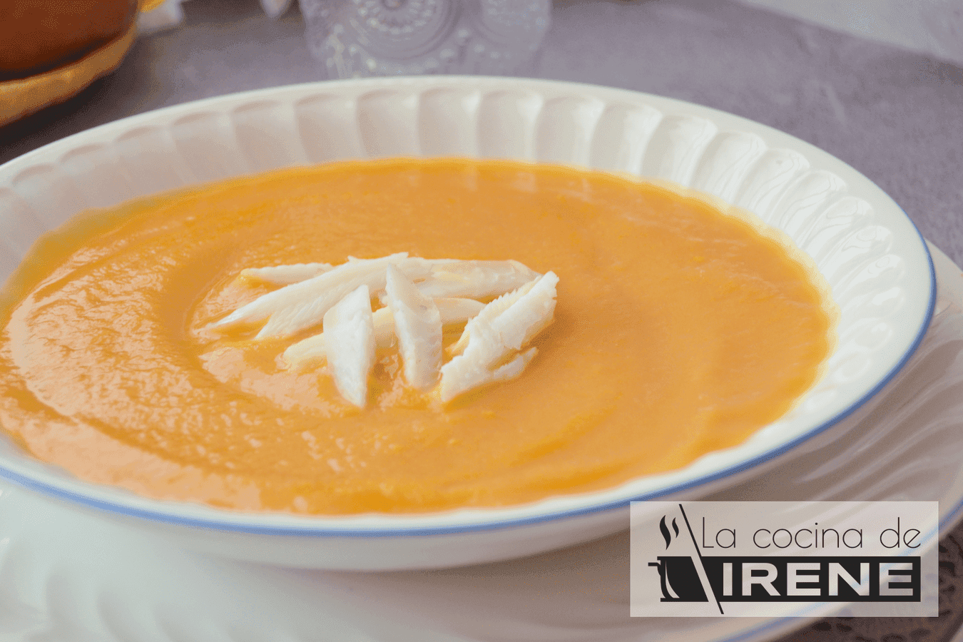 Crema de boniato, calabacín y merluza