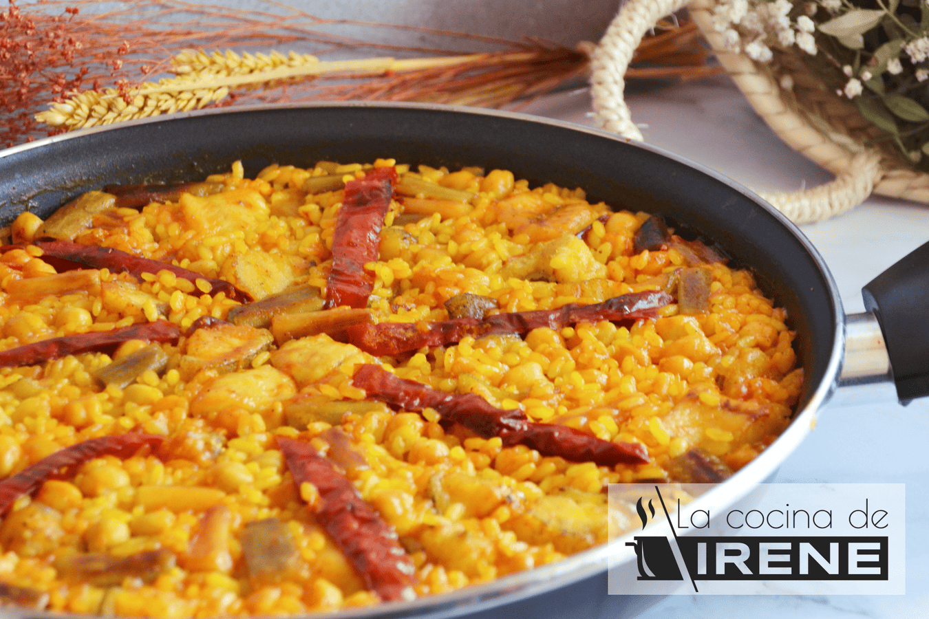 Paella de bacalao y garbanzos