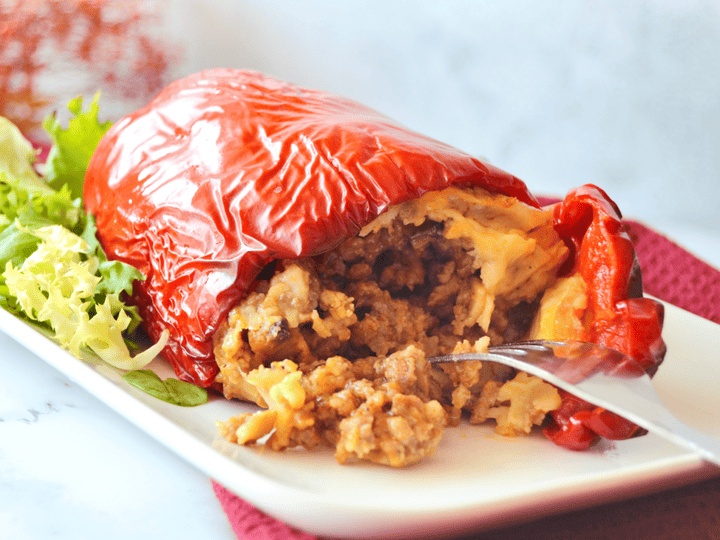 Pimientos rellenos de carne picada y champiñones