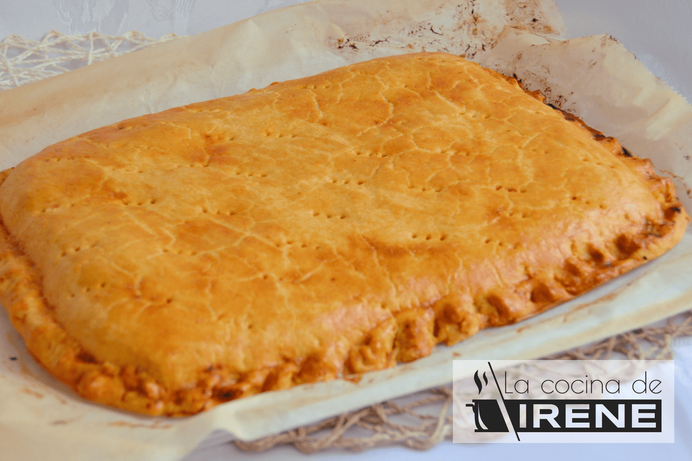 Empanada de atún, huevo y tomate