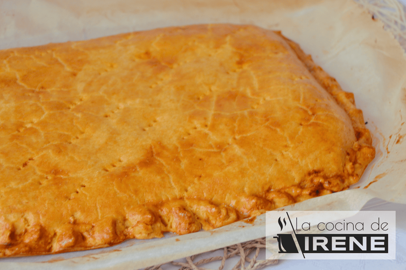 Empanada de atún, huevo y tomate