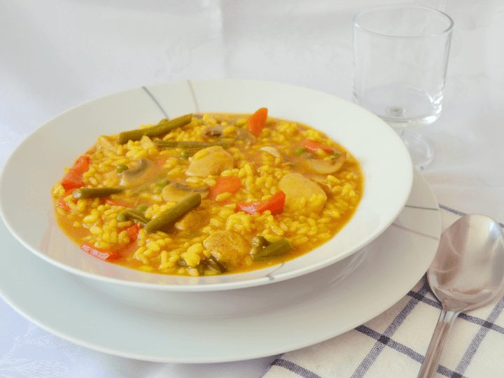 Arroz caldoso con pollo y verduras