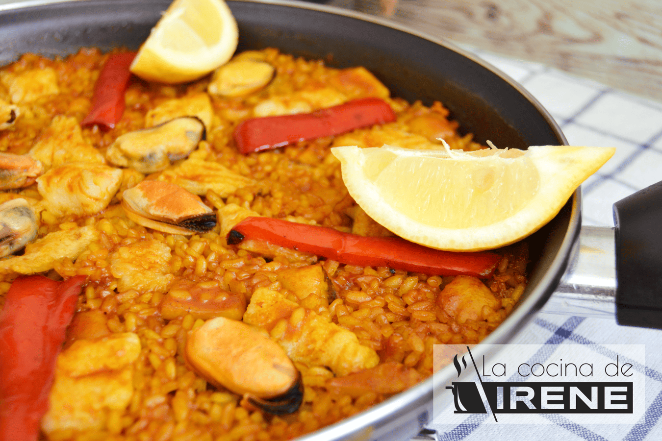 Paella de sepia y rape