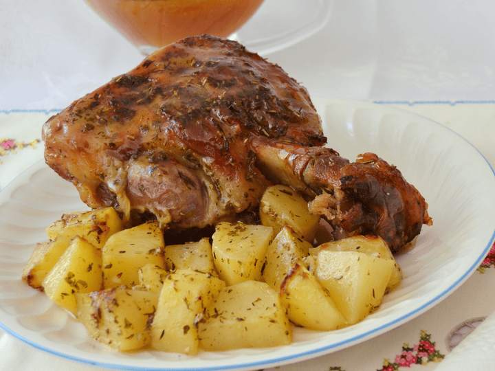 Codillos de cerdo a las finas hierbas