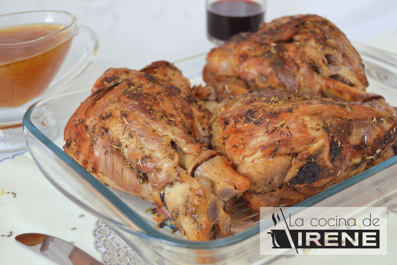 Codillos de cerdo asados a las finas hierbas