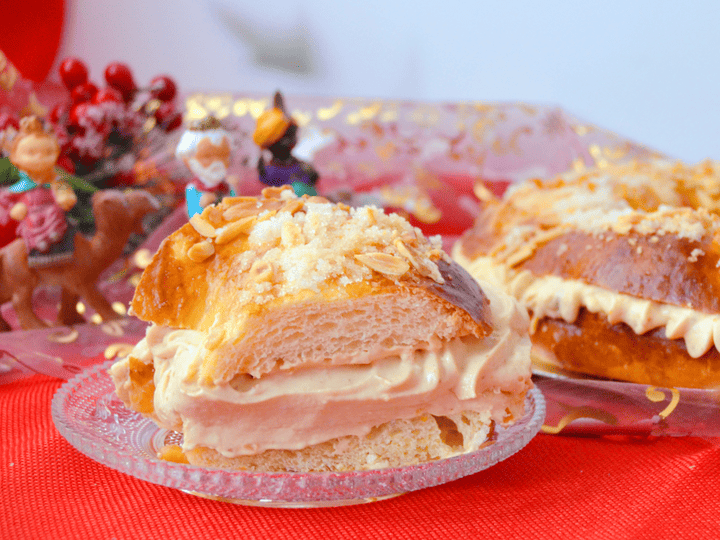 Roscón de Reyes relleno de mousse de turrón