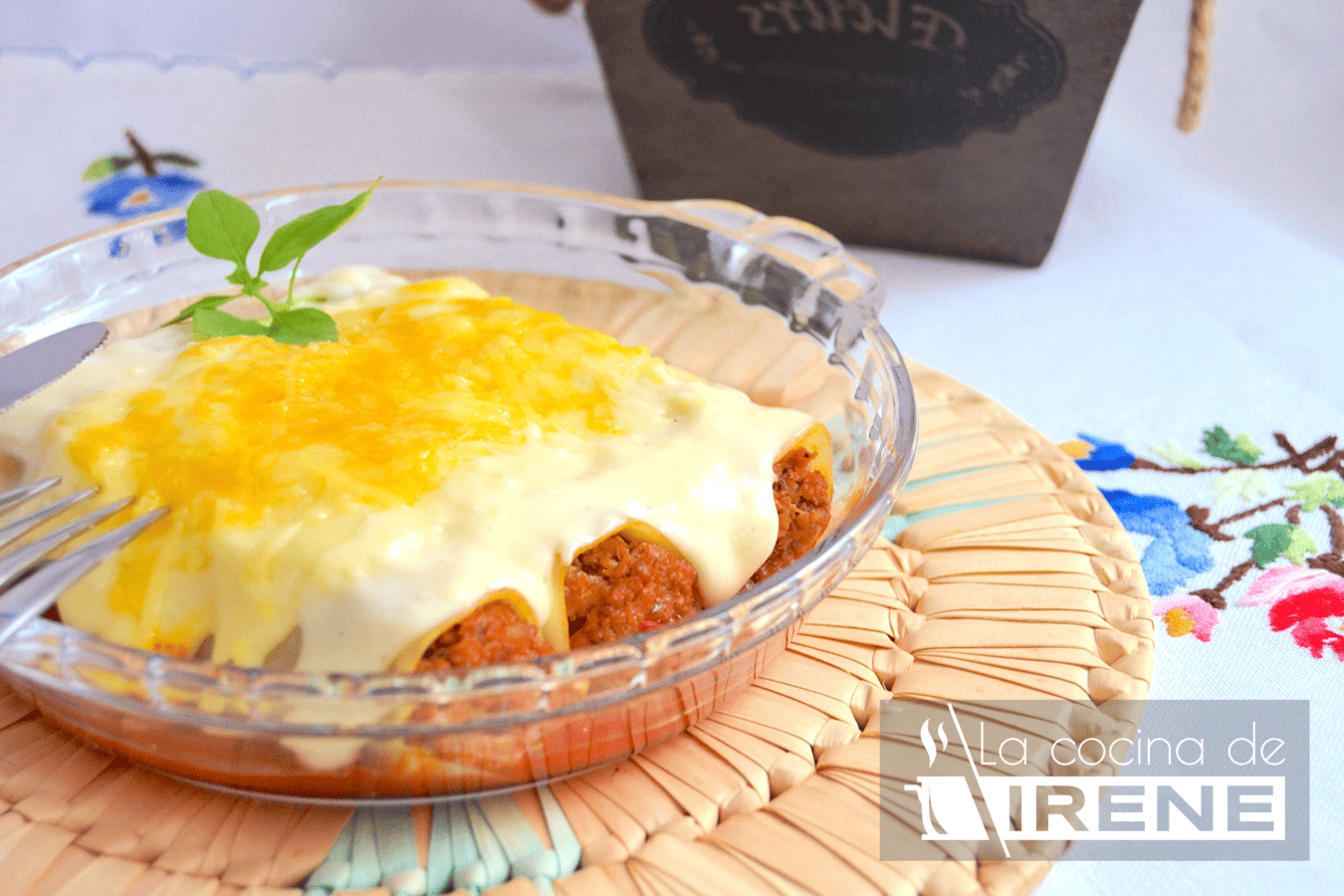 Canelones de carne picada y jamón serrano