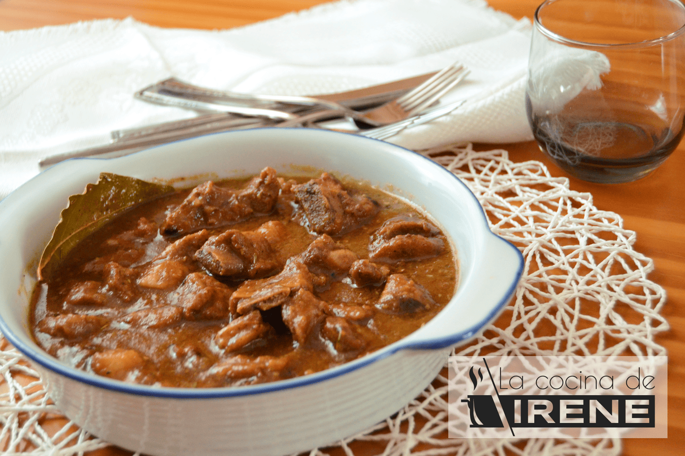 Costillas de cerdo en salsa de almendras