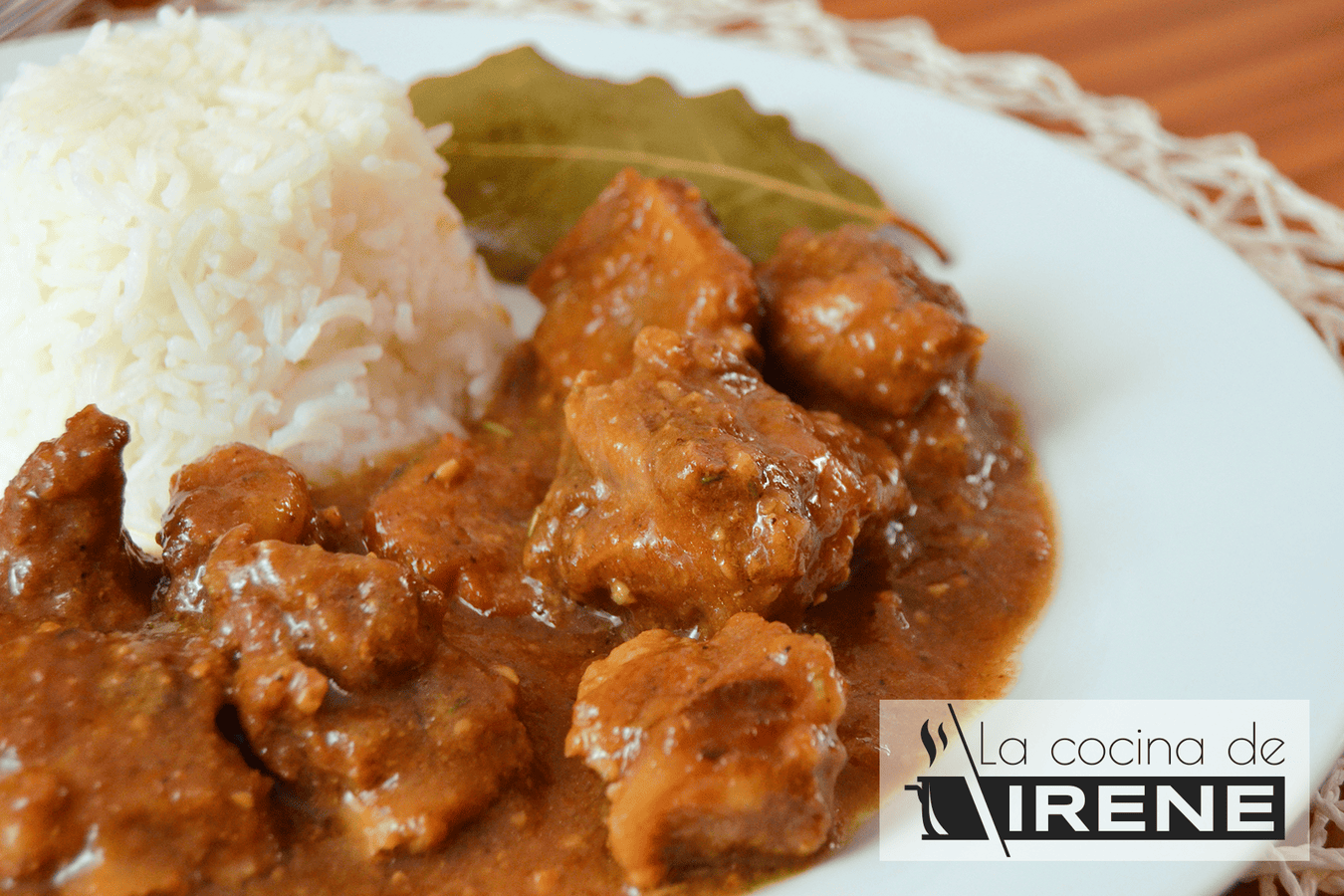 Costillas de cerdo en salsa de almendras
