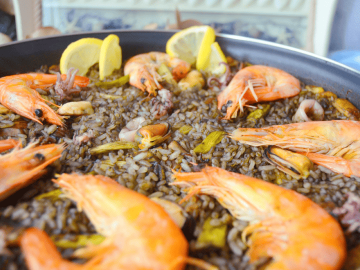 Arroz negro con chipirones y langostinos