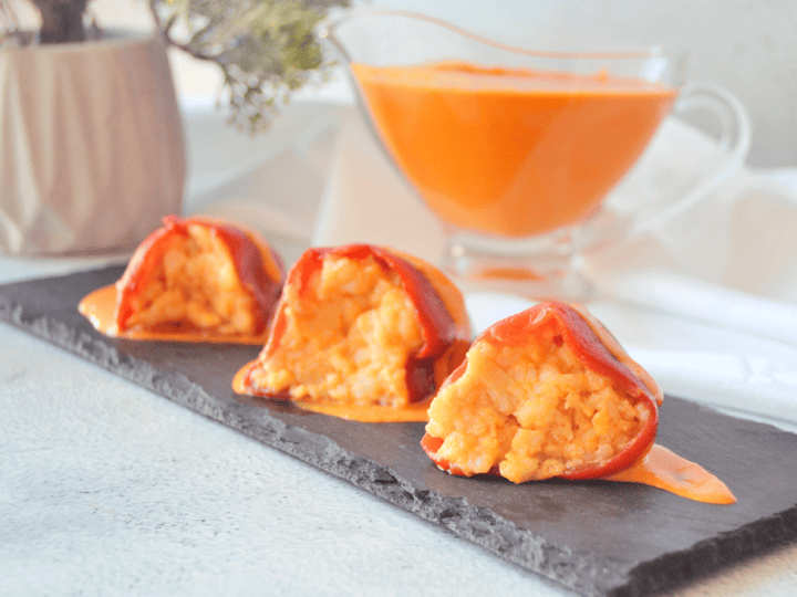 Pimientos del piquillo rellenos de merluza