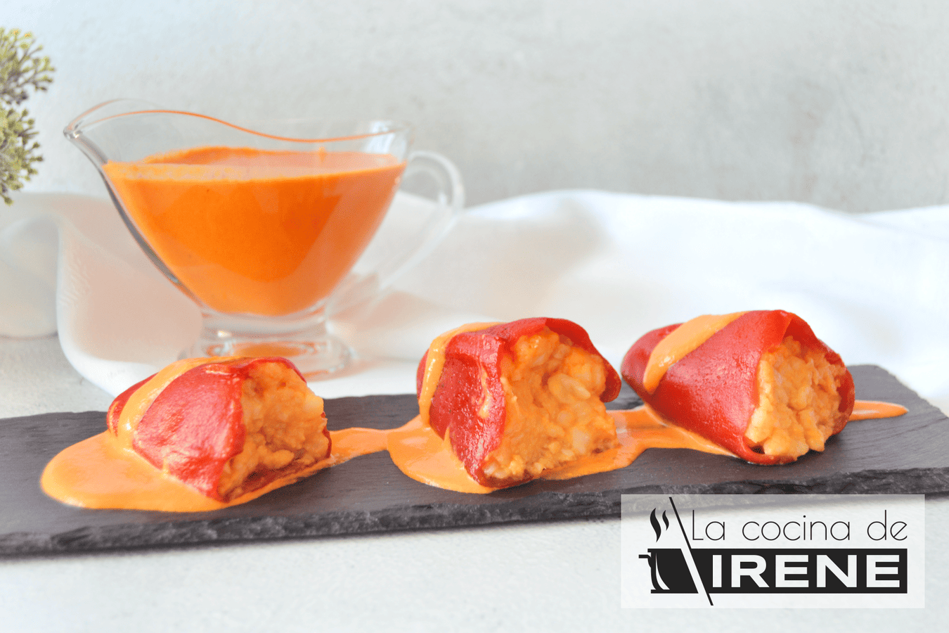 Pimientos del piquillo rellenos de merluza