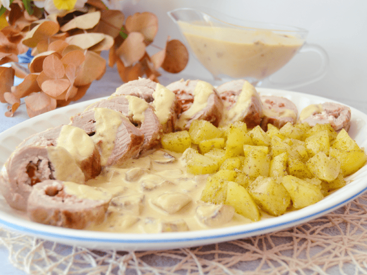 Solomillo de cerdo relleno de jamón serrano y queso