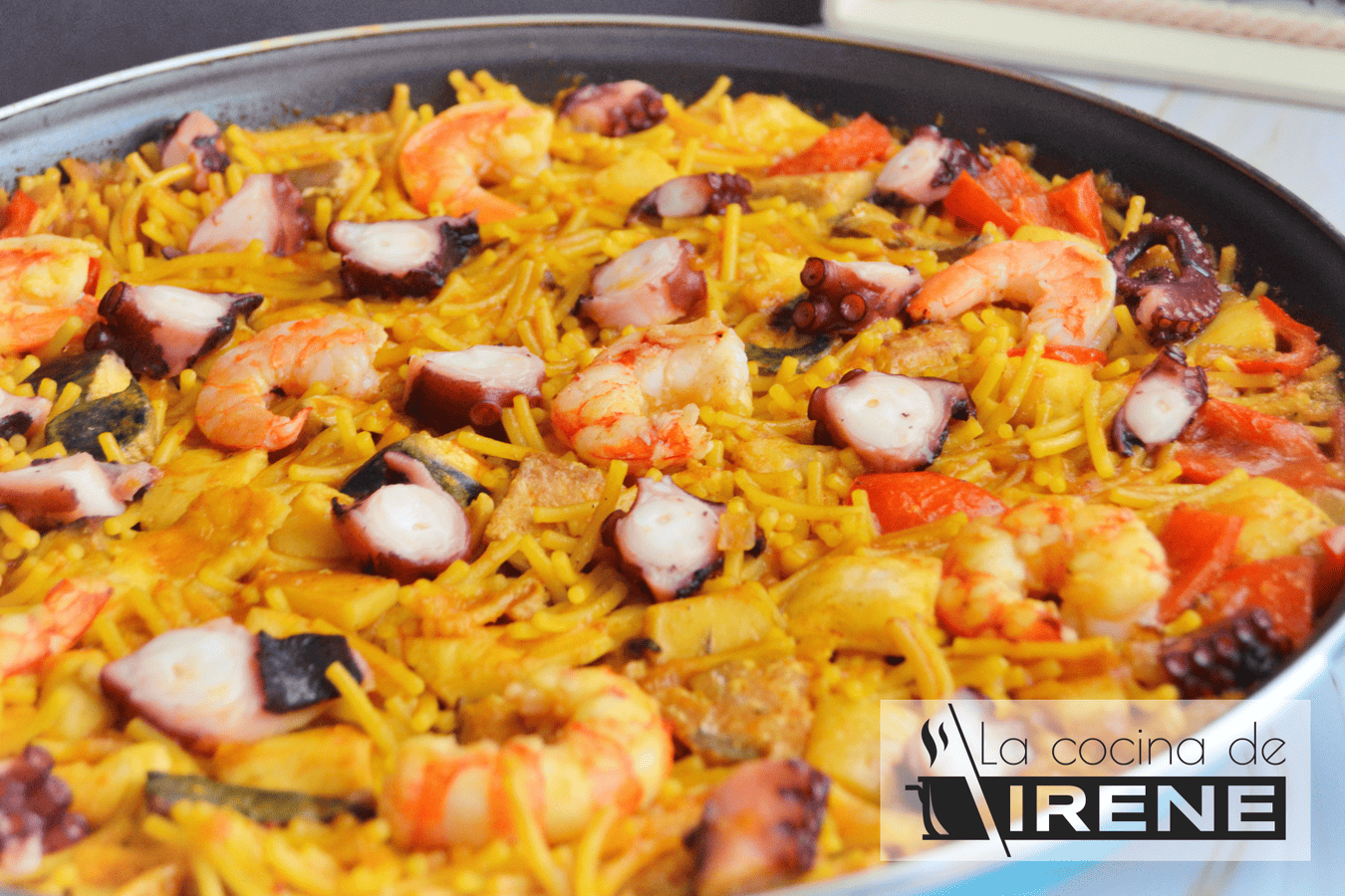 Fideuá de pulpo y langostinos