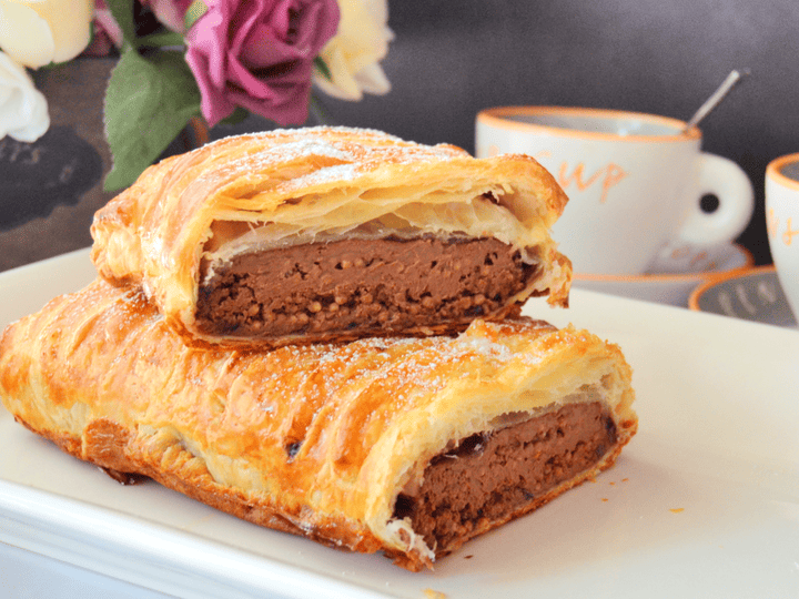 Trenza de hojaldre rellena de turrón de chocolate