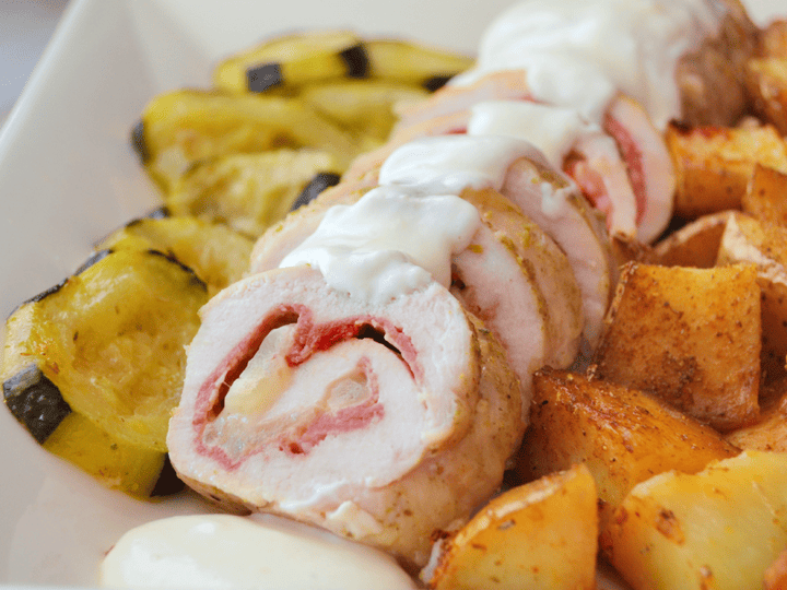 Pechuga de pollo rellena de jamón serrano y queso