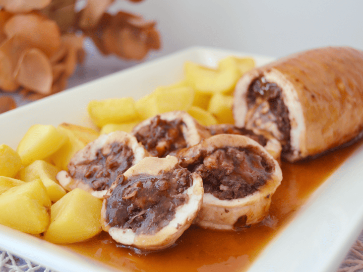 Pechuga de pavo rellena de morcilla y bacon