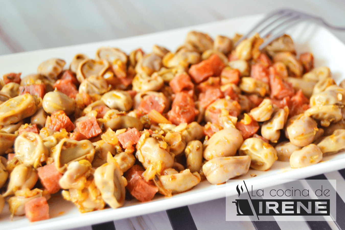 Habitas con jamón serrano