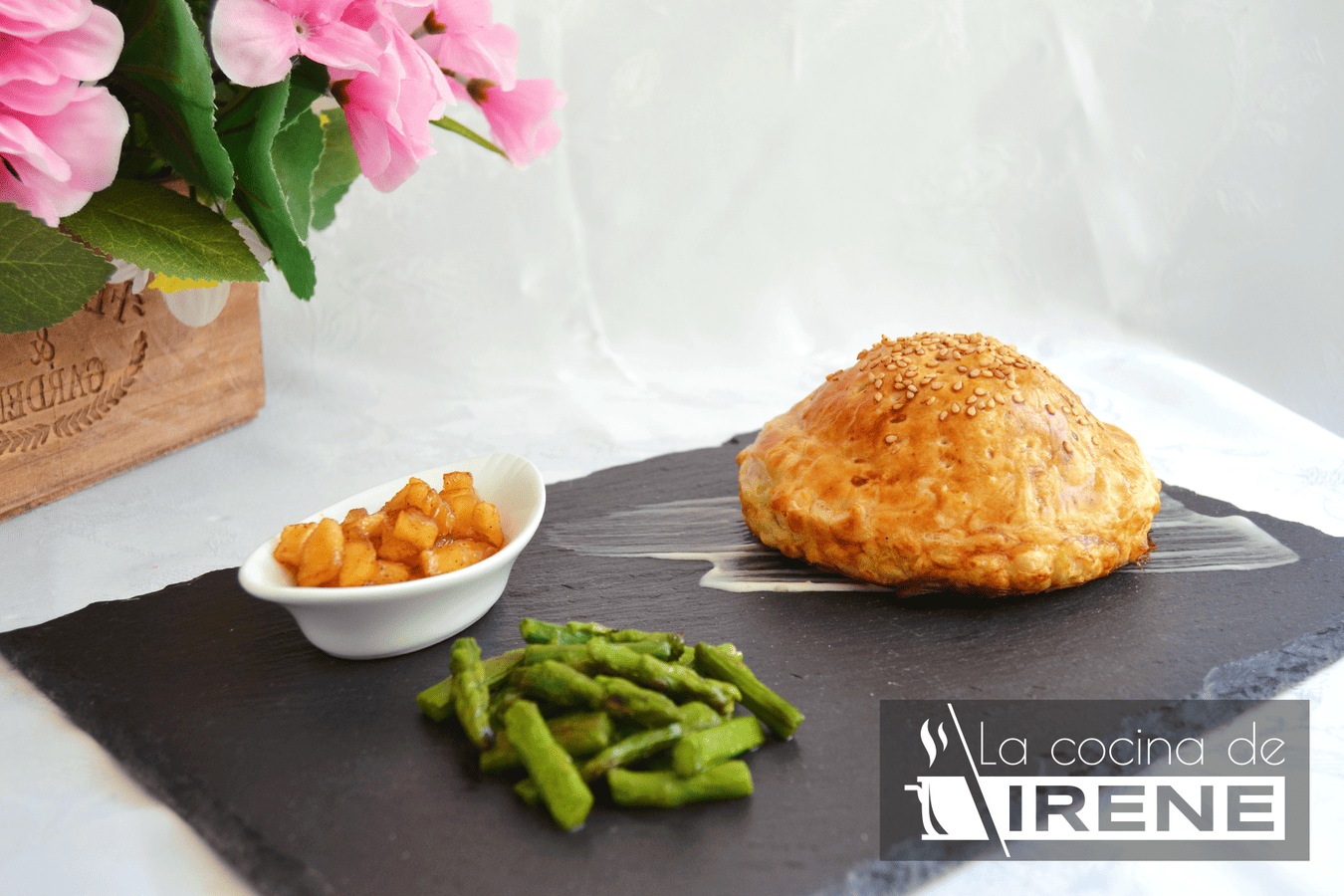 Hojaldres de foie y manzana caramelizada